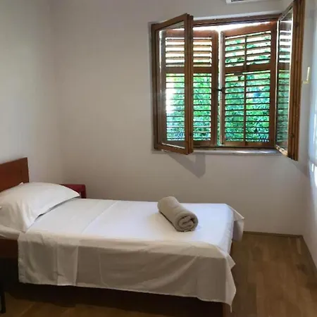 House Katy Nyaraló *